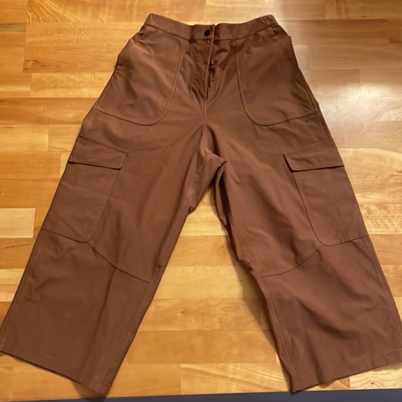 Lululemon Utilitech Cargo Pocket High-Rise Cropped Pant - Picture 6 of 9